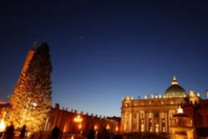 Árbol de Navidad recuerda el perdurar de la vida en Cristo, afirma el Papa