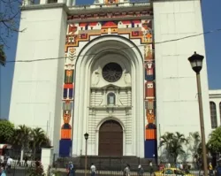 Manifestantes devuelven catedral de San Salvador luego de 96 días