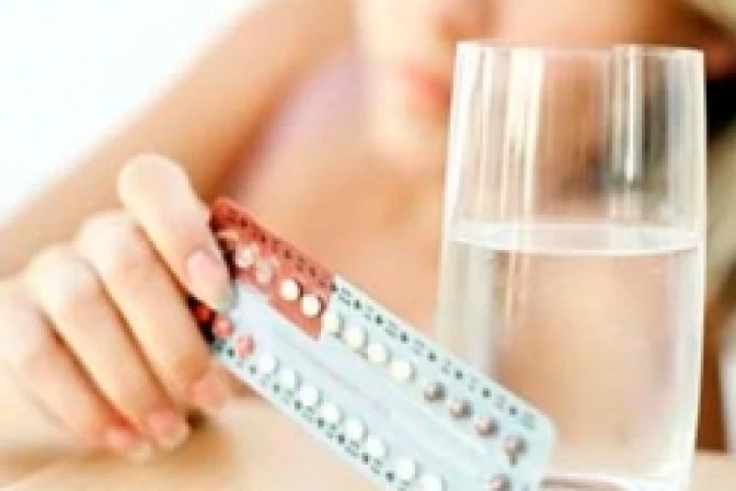 Tomar píldora anticonceptiva en la adolescencia causa hipertensión en edad adulta