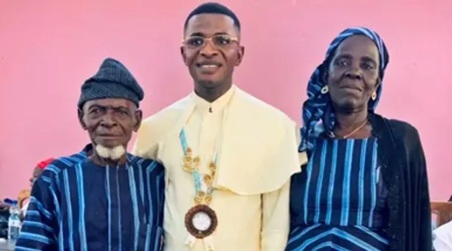 El P. Idris Moses Gwanube y sus padres musulmanes. Crédito: Cortesía del P. Idris Moses Gwanube.?w=200&h=150