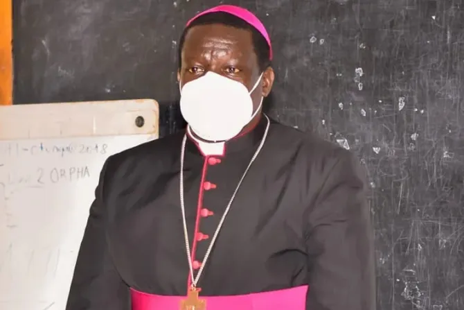 Los sacerdotes no deben dejar que los políticos den discursos en la iglesia, dice obispo