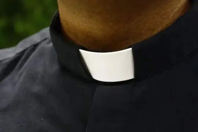  Absuelven a sacerdote acusado de usar villancicos para promover conversiones al catolicismo