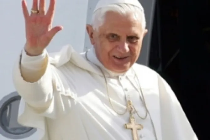 Benedicto XVI es un Papa alegre y con humor, dice escritor Italiano