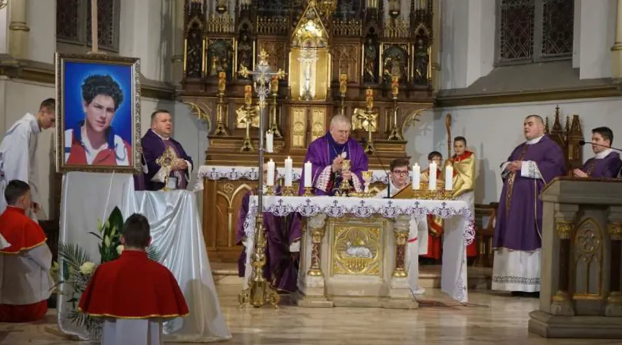 Reliquias del Beato Carlo Acutis inspiran a los jóvenes de Polonia