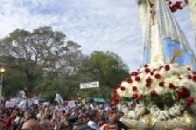 Argentina: 300 mil fieles celebraron coronación pontificia de Virgen de Itatí 