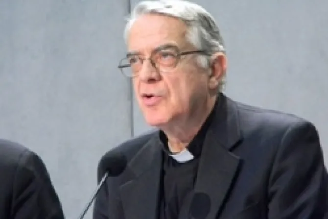 P. Lombardi: Papa mantiene continuo contacto con comisión que investiga filtración de documentos