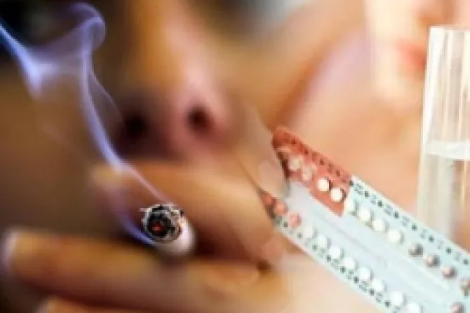 Fumadoras que toman anticonceptivos aumentan riesgo de infarto o trombosis