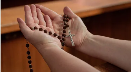 Sacerdote da 7 claves para perseverar en la oración 