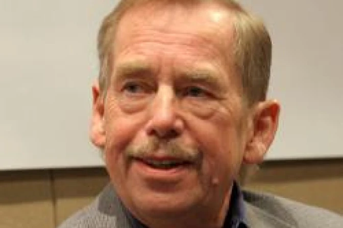 Diario vaticano recuerda “historia de libertad” de fallecido presidente checo