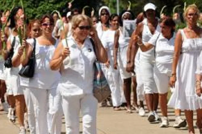 Liberan a damas de blanco detenidas el domingo en La Habana