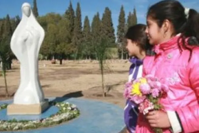 Argentina: Bendicen cementerio para niños no nacidos
