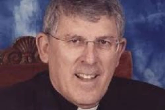 Arzobispo español defiende felicidad de sacerdotes