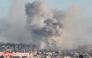 Explosión en la Franja de Gaza. Crédito: EWTN Noticias (captura de video)