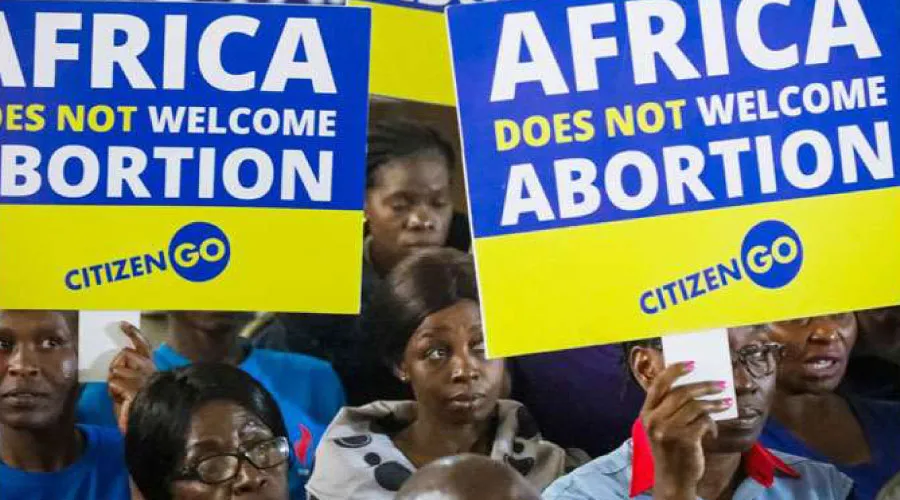 Activistas profamilia y provida en un encuentro de oración organizado por CitizenGo, Nairobi (2019). Crédito: ACI África.