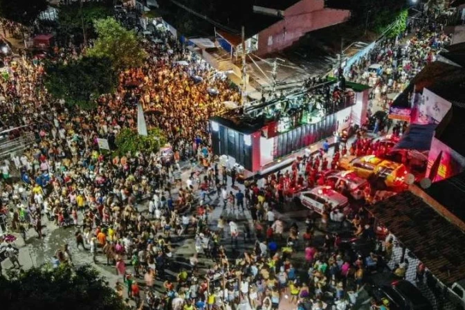 Sacerdote recurre a policía para detener concierto que interrumpió Misa de Pascua