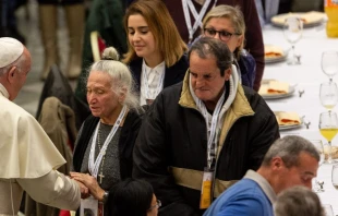 El Papa Francisco en una comida con personas pobres en el Vaticano/Imagen referencial. Cru00e9dito: Daniel Ibu00e1u00f1ez/ACI Prensa 