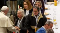 El Papa Francisco en una comida con personas pobres en el Vaticano/Imagen referencial. Crédito: Daniel Ibáñez/ACI Prensa