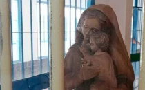 Talla de la Virgen de la Merced en una cárcel española.