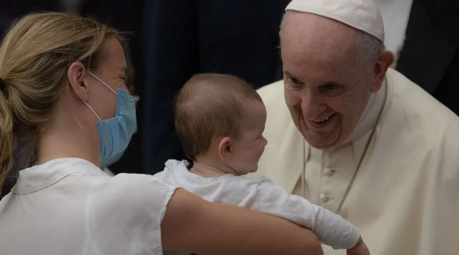 La alegría de ser una familia no significa que todo vaya bien, dice el Papa Francisco