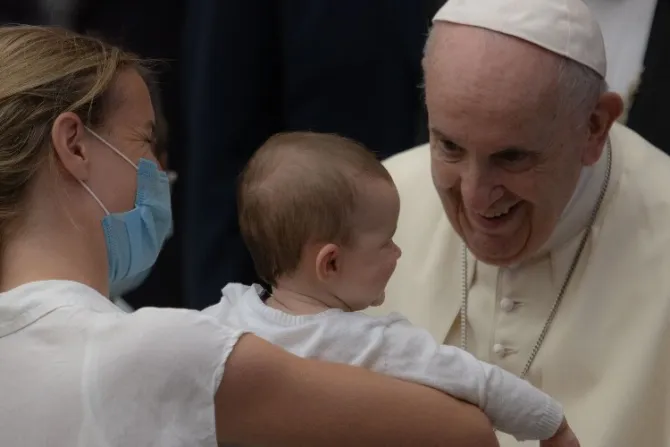 Papa Francisco: Lo poco que tenemos, si lo compartimos con amor, no se acaba nunca
