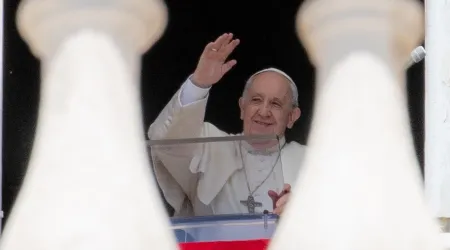 El Papa en el Regina Coeli: “La alegría de Cristo se fortalece al darla”