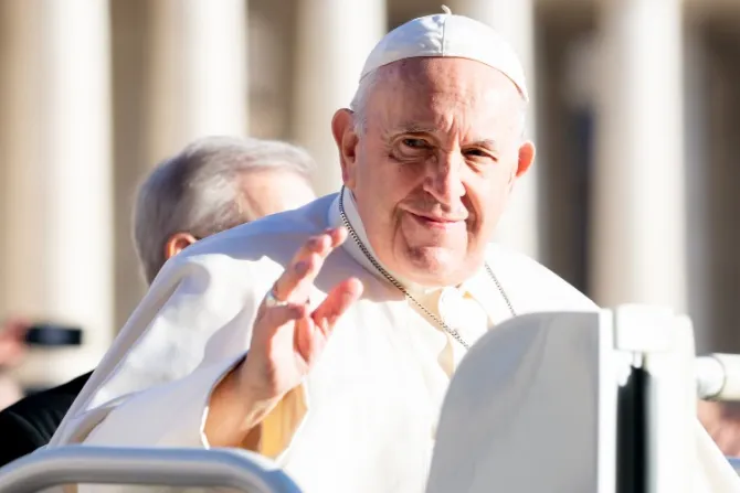 Papa Francisco: Los santos son “perlas preciosas”, están siempre vivos y no pierden valor