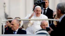 El Papa Francisco en la Audiencia General de este miércoles. Crédito: Daniel Ibáñez/ACI Prensa