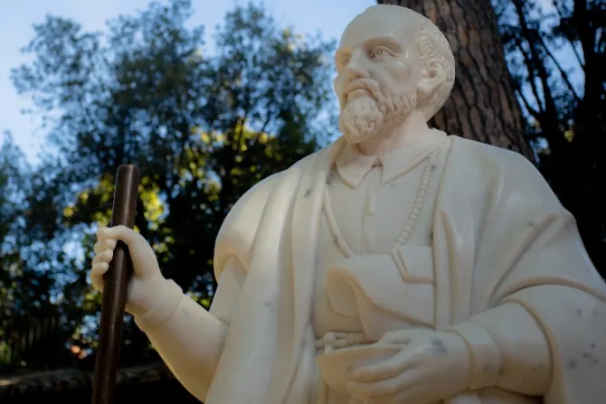 Escultura del primer santo de Centroamérica llega a los jardines de Castel Gandolfo
