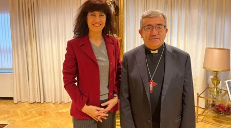 Mons. Luis Argüello, junto a la ministra de Igualdad, Ana Redondo, el 22 de enero de 2025.
