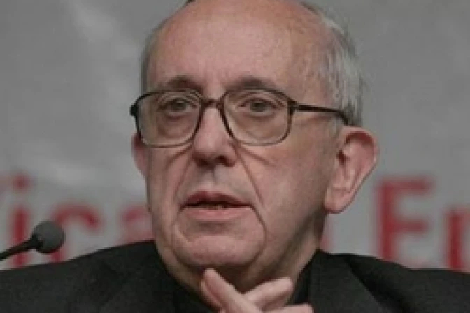 Cardenal Bergoglio: Eduquen en armonía para que adolescentes crezcan en libertad