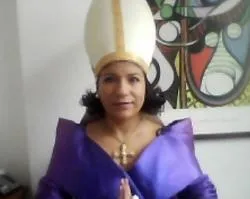 Abortista Mónica Roa burla fe de creyentes colombianos.