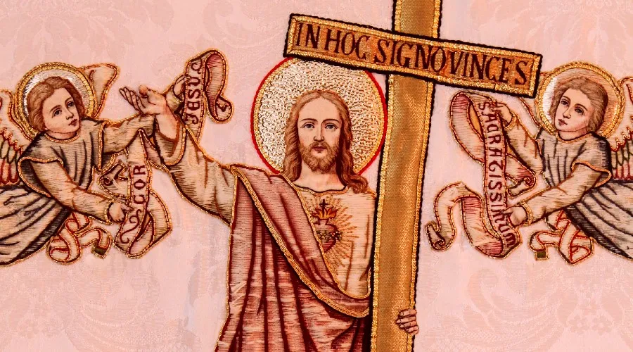 Imagen del Sagrado Corazón de Jesús. La frase en la cruz significa "en este signo vencerás". Lawrence OP - Flickr (CC BY-NC-ND 2.0).