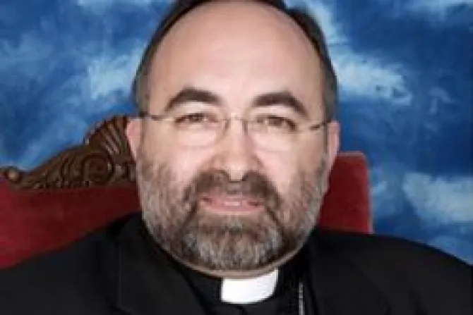 Arzobispo pide a españoles dar limosna cristiana a desempleados