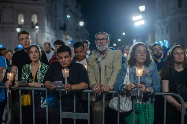 Fieles rezan el Rosario por la paz en Tierra Santa. Crédito: Daniel Ibáñez / ACI Prensa