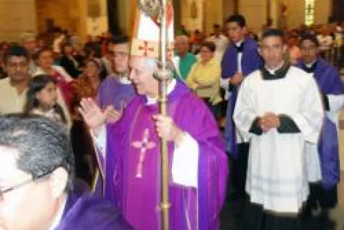 Cardenal Urosa pide rezar por salud de Hugo Chávez