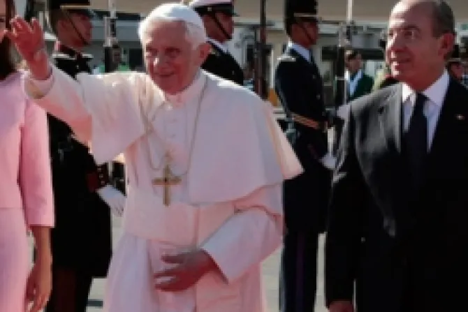 Benedicto XVI llegó a México: "Vengo como peregrino de la fe, de la esperanza y de la caridad"
