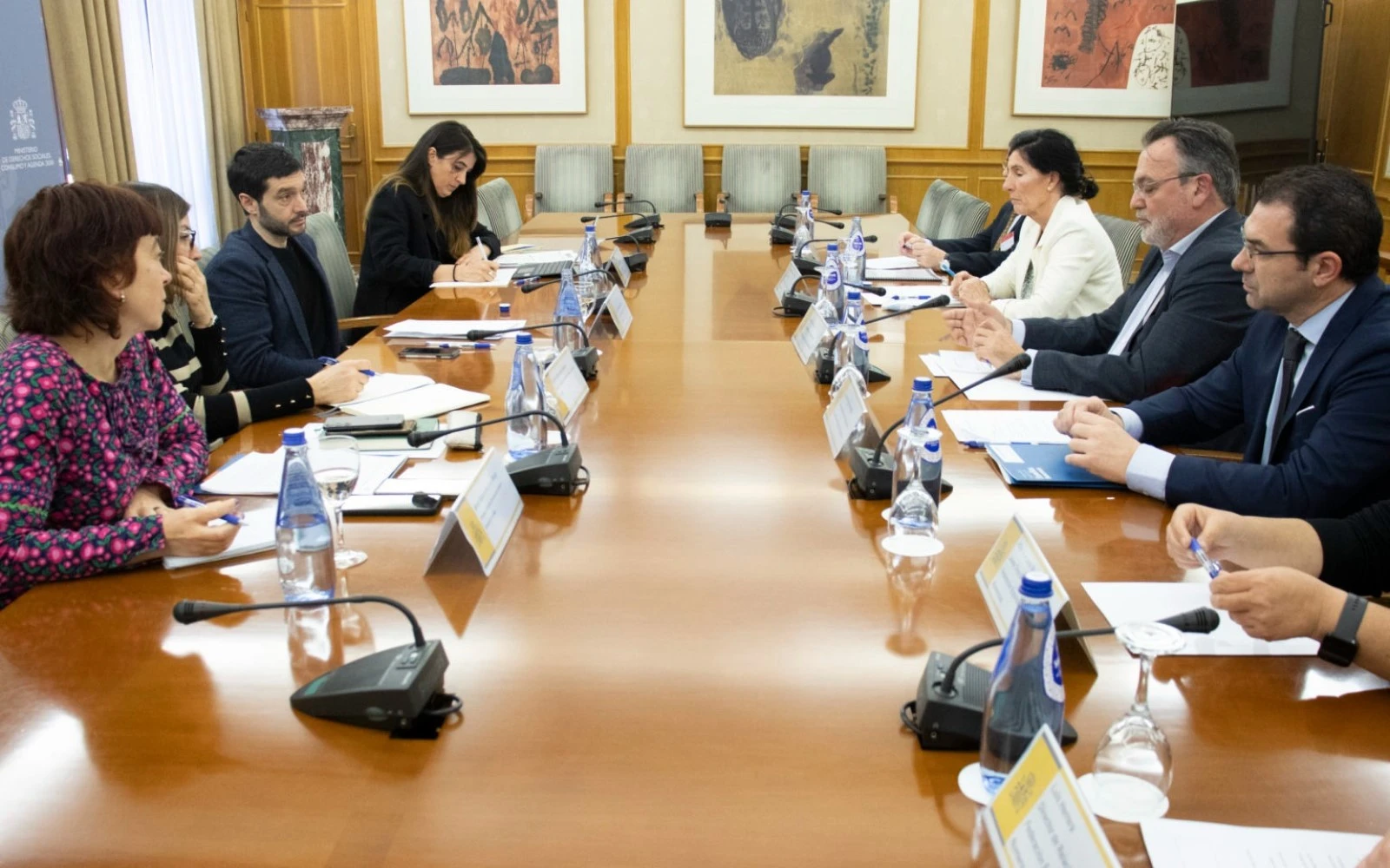 Representantes de las familias numerosas (d) y del Gobierno de España (i).?w=200&h=150