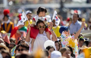 Participantes de la Misa de la primera Jornada Mundial de los Niños con el Papa Francisco Crédito: Daniel Ibáñez / EWTN News