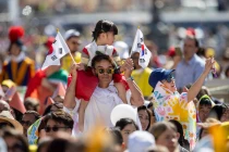 Participantes de la Misa de la primera Jornada Mundial de los Niños con el Papa Francisco