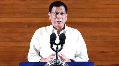 Presidente de Filipinas amenaza cerrar iglesias donde se celebren Misas públicas