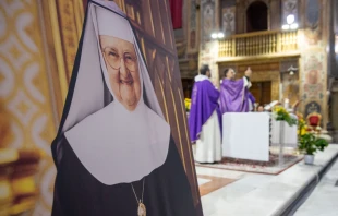 La comunidad católica recordó con profundo cariño a la Madre Angélica en el noveno aniversario de su muerte Crédito: Daniel Ibañez/EWTN News