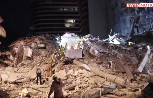 Escombros del Champlain Towers South tras derrumbe. Cru00e9dito: EWTN. 