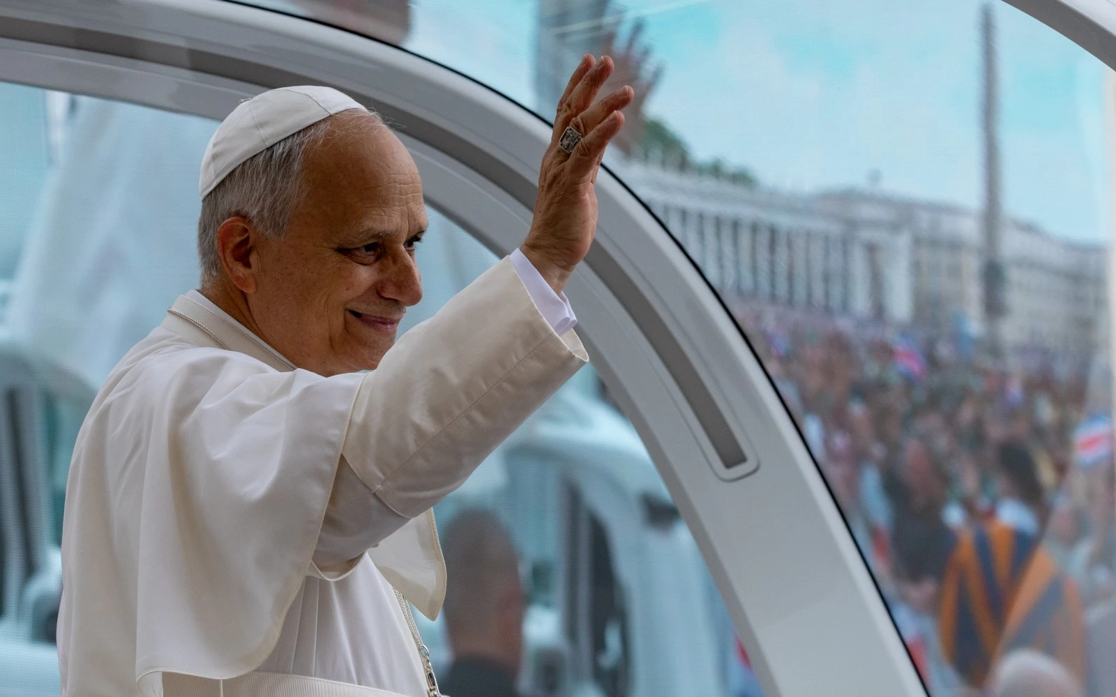 León XIV saluda durante la Audiencia General del 24 de septiembre de 2025.?w=200&h=150