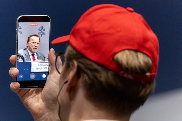 El exgobernador de California y célebre actor estadounidense fue invitado al Vaticano. Crédito: Daniel Ibañez/ EWTN News