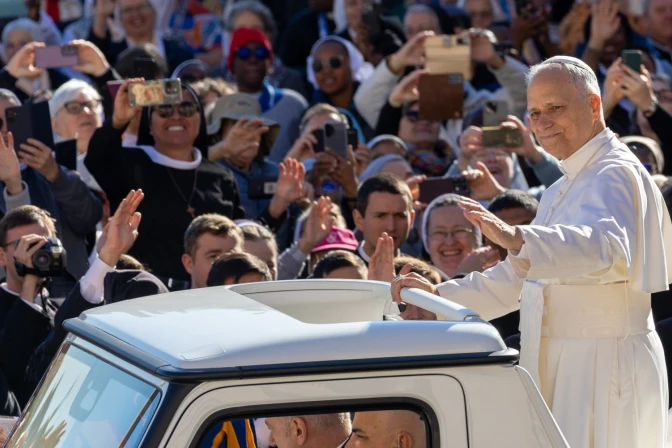 El Papa León XIV durante la audiencia general del 8 de octubre de 2025.