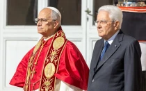 El Papa León XIV se reúne con el presidente italiano Sergio Mattarella durante su primera visita de Estado al país que rodea a la Ciudad del Vaticano, el 14 de octubre de 2025.
