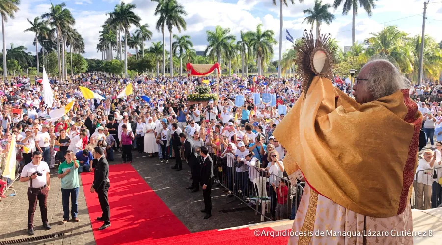 251121_Cardenal Leopoldo Brenes y multitud de fieles en Jornada Mundial de la Paz 2020. Crédito: Facebook de la Arquidiócesis de Managua.