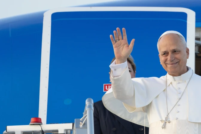 El Papa León XIV al inicio de su primer viaje apostólico.