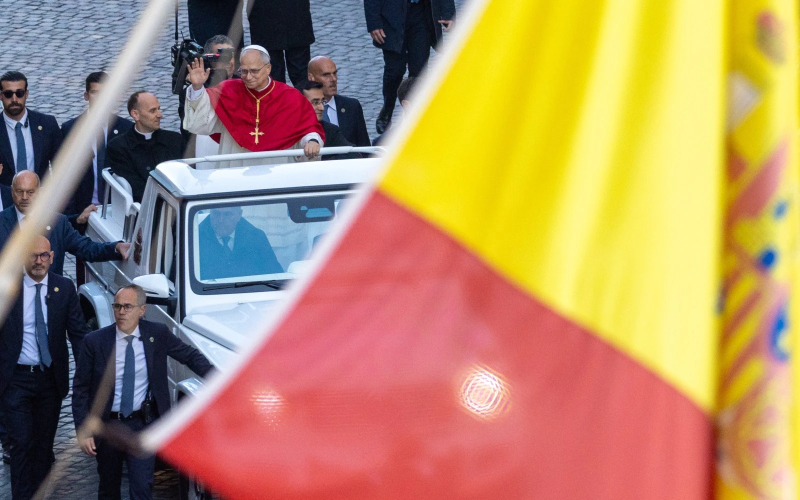 El Papa León XIV visto junto a la bandera de España el 8 de diciembre de 2025?w=200&h=150