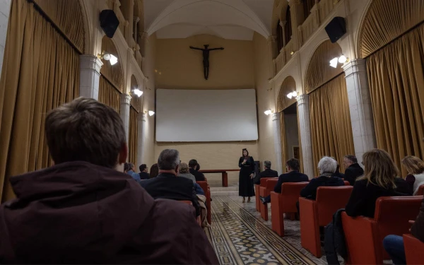 El primer episodio del nuevo programa de viajes de EWTN Studios, "Seeking Beauty", se estrenó en el cine del Vaticano el 15 de diciembre de 2025. Crédito: Daniel Ibanez/EWTN News.